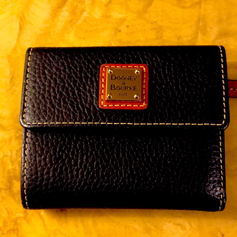 Dooney & Bourke blk pebbled leather wallet